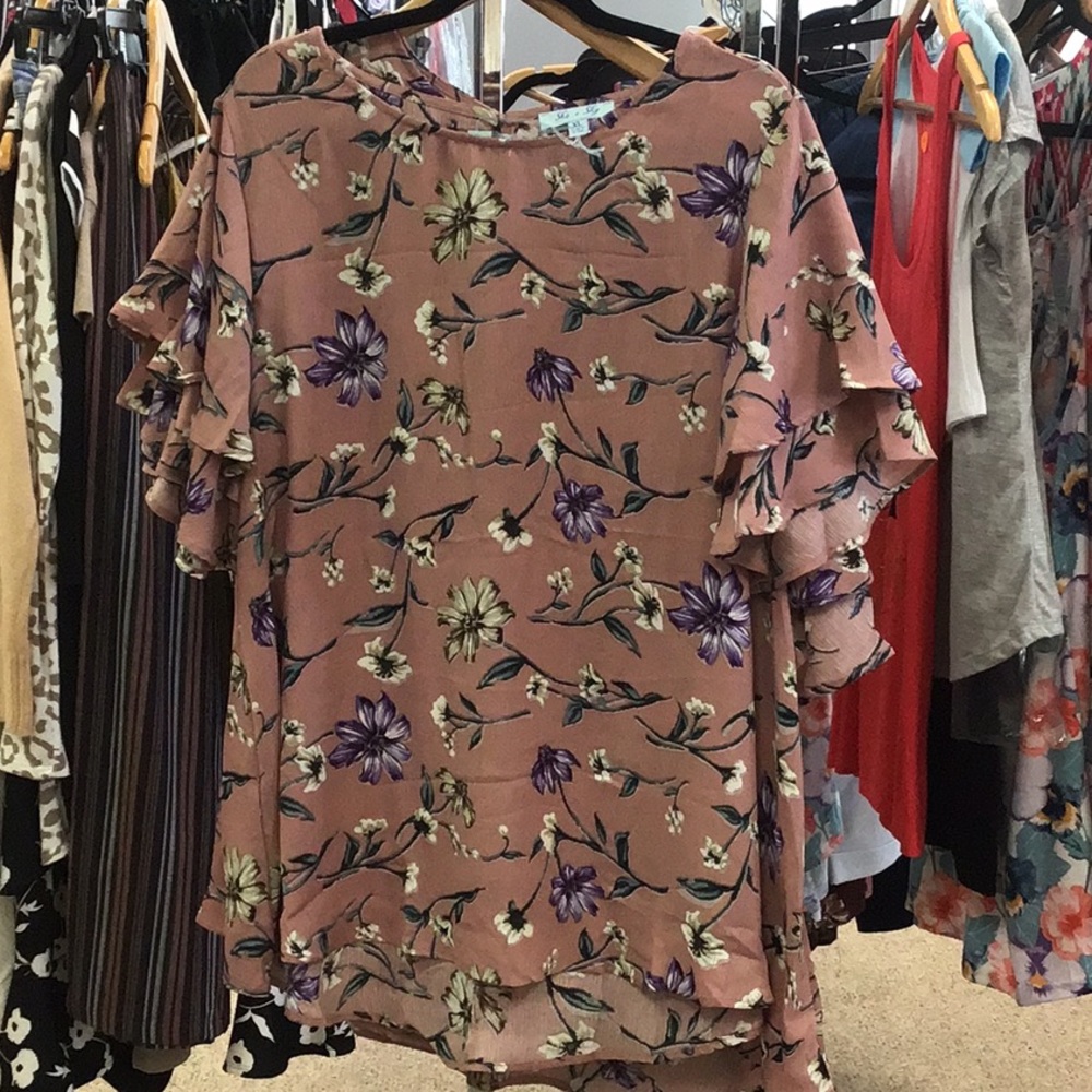 Floral plus top
